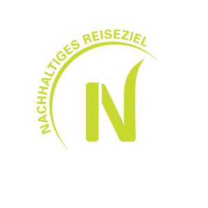 grünes N mit grüner Beschriftung rundherum Nachhaltiges Reiseziel